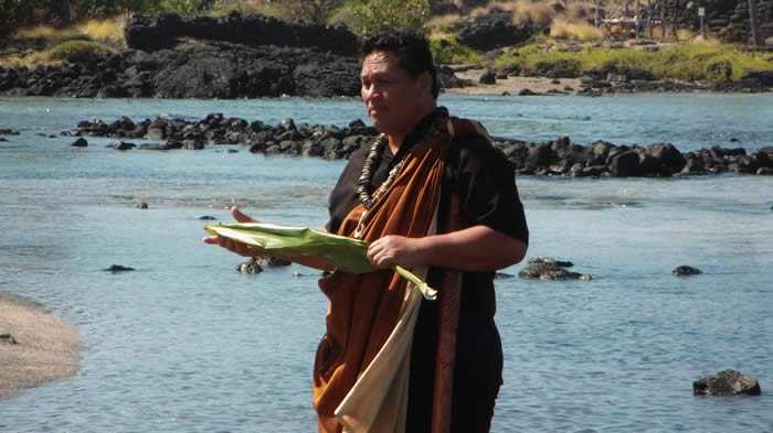 ho'oma'ema'e cleansing at the sea