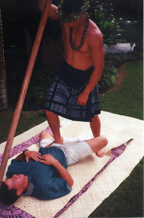Judd doing lomi lomi a'e