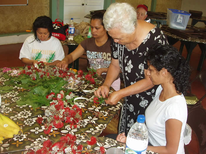Hawaiian culture class Haku Lei